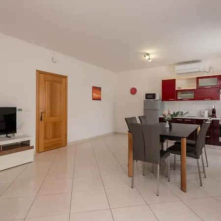 Maric Apartment *
